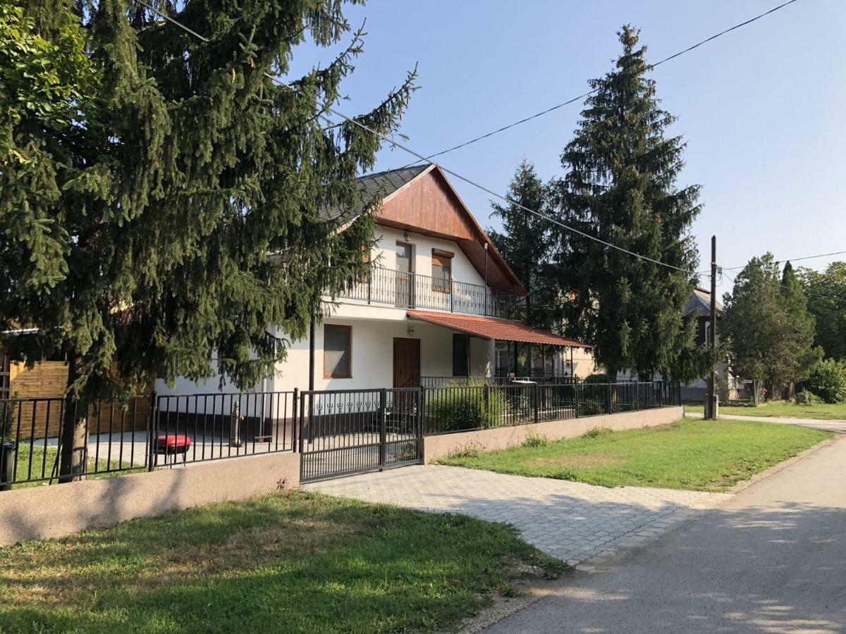 Starlight Apartment Mezőkövesd Eksteriør billede
